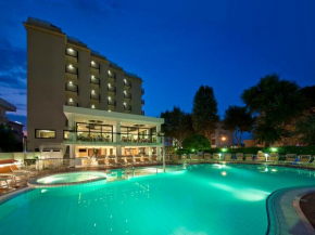 Hotel 2000